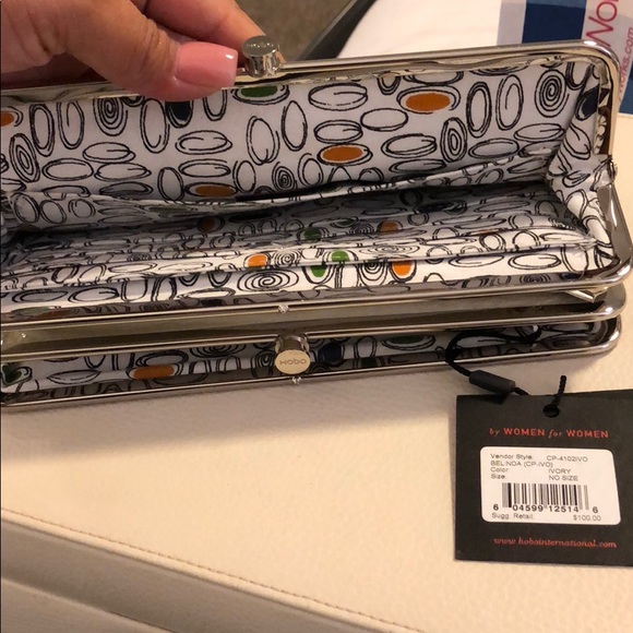 Cream Hobo Wallet - Picture 3 of 5